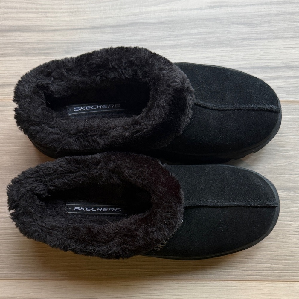 Skechers Women's Black Suede Fortress Clogs Size 6.5